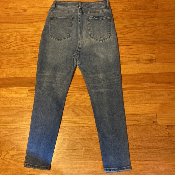 Akira super high rise skinny jean. Size 13(30) - Picture 5 of 12
